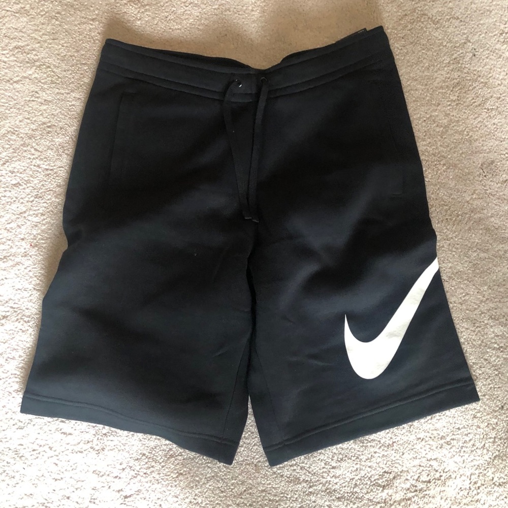 *BRAND NEW* Nike Club Shorts